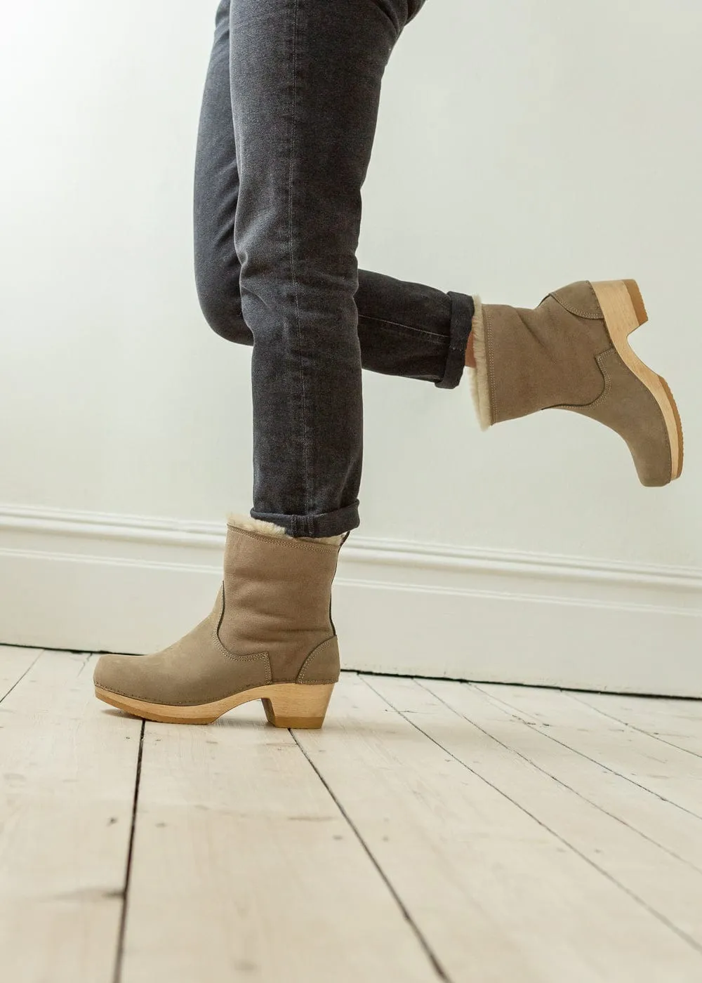 Mid Heel Shearling Clog Boots - String